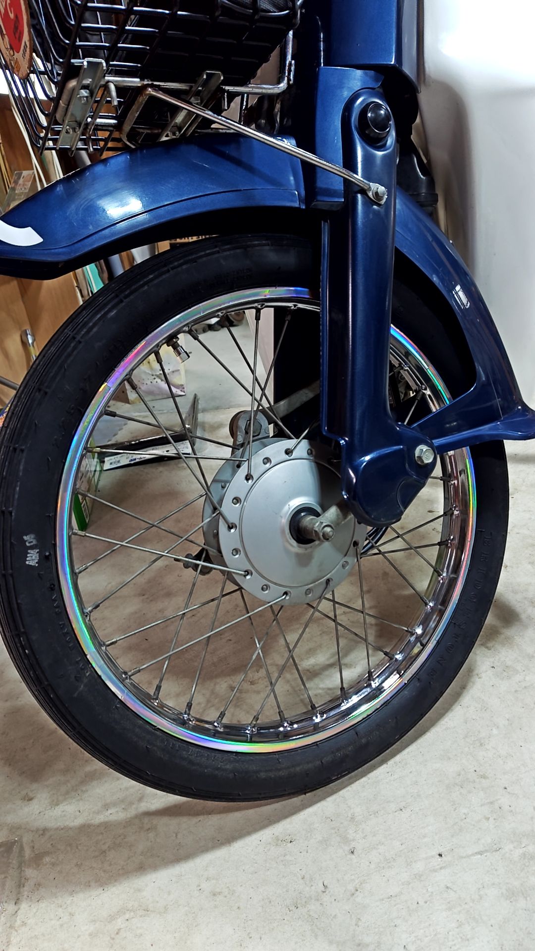 みなさん、こんにちは、寒いですね。 郵政カブMD90に風防をつけたい