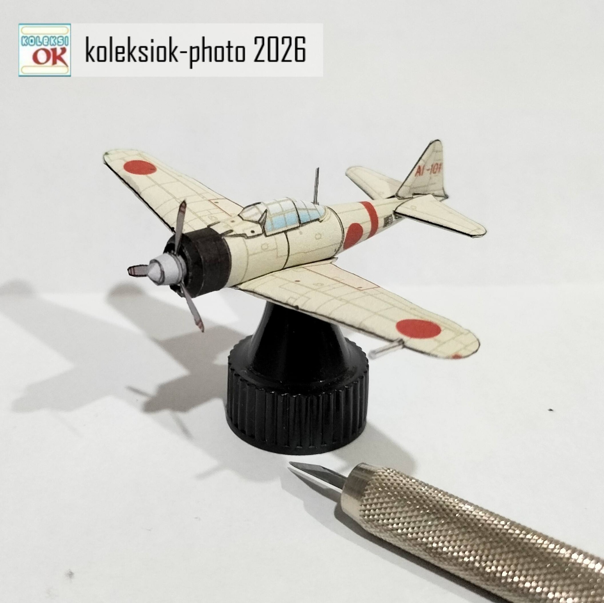 1/144 Zero Fighter. Paper model, made with assistance of Kiri-chan.