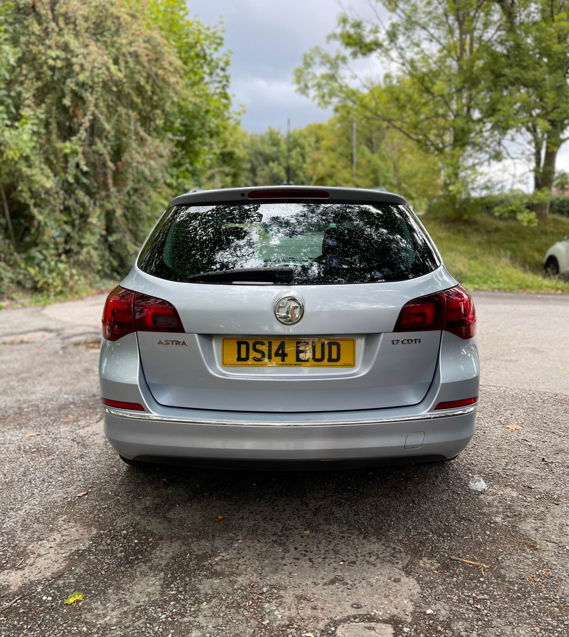 NEW REAR BUMPER SIDE CHROME TRIM LEFT FOR OPEL VAUXHALL ASTRA J ESTATE 10-15