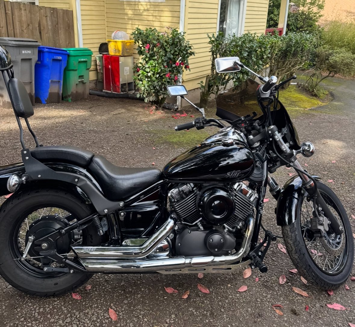 Stolen black Yamaha V Star 650 in SE Portland