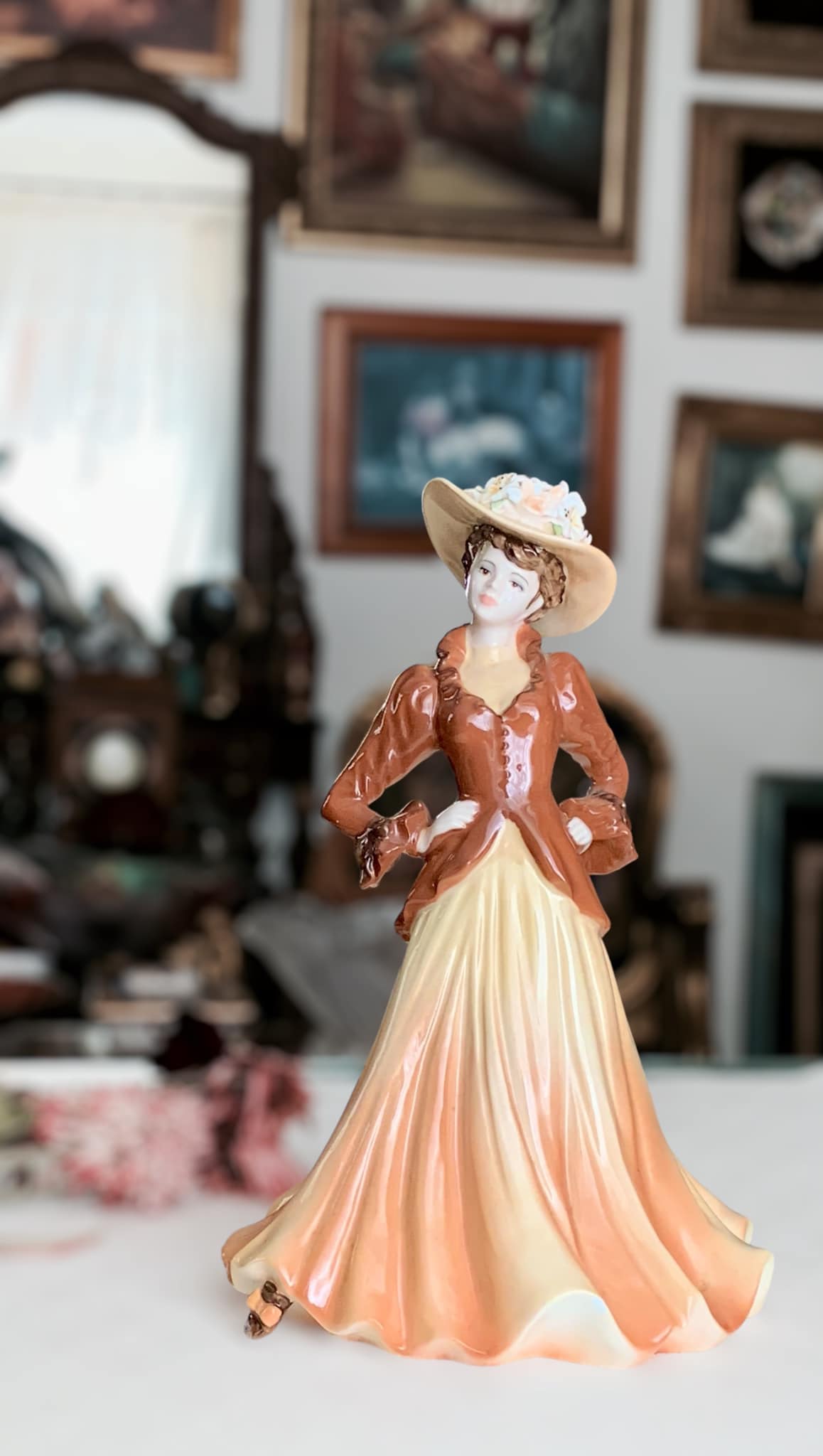Coalport figurine Ladies of Fashion Joan