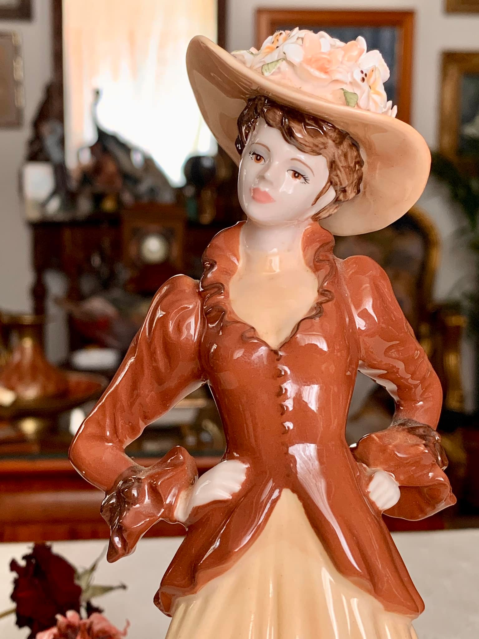 Coalport figurine Ladies of Fashion Joan