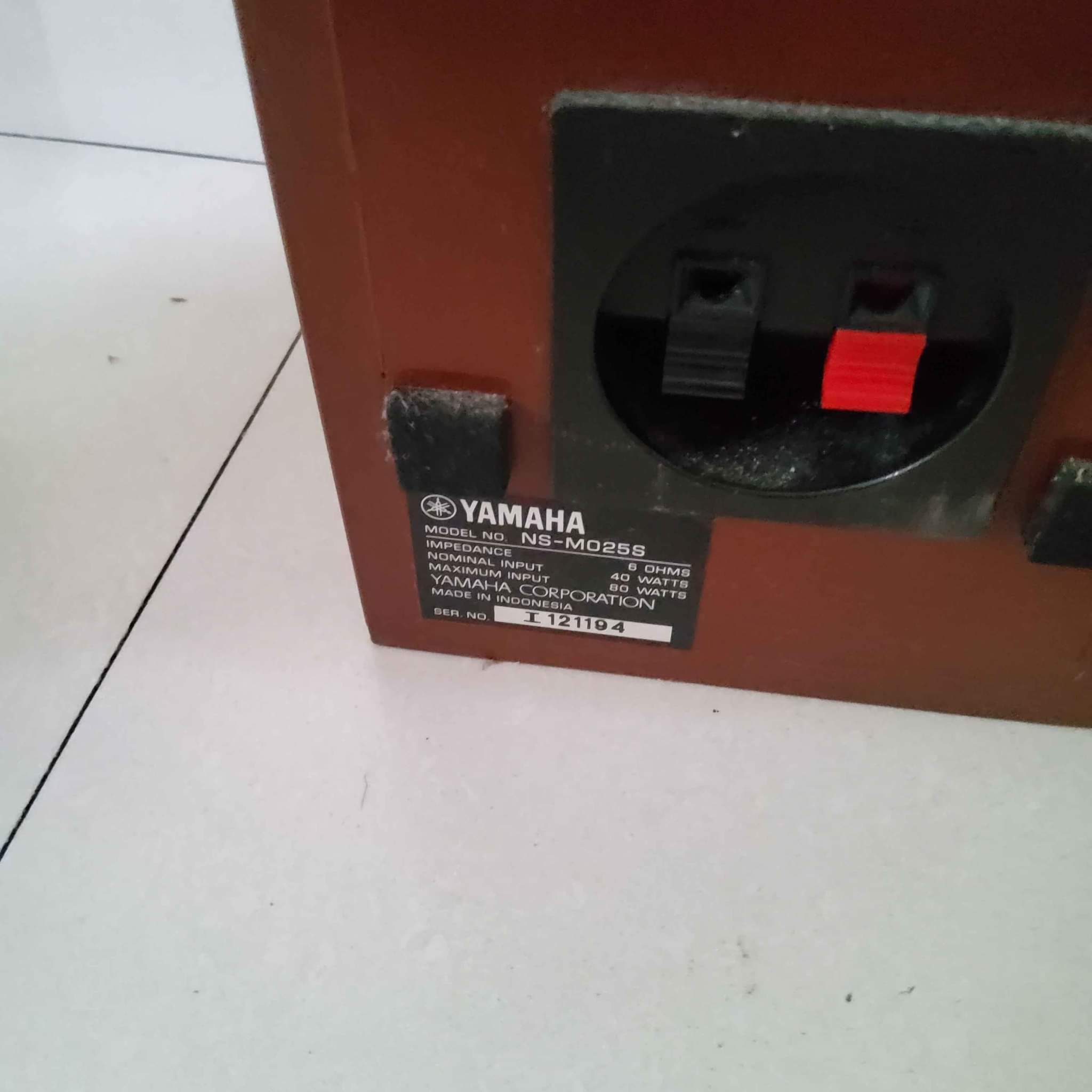 YAMAHA NS- M025S BOOKSHELF SPEAKERS. CAME FROM JAPAN. IN EXCELLENT 