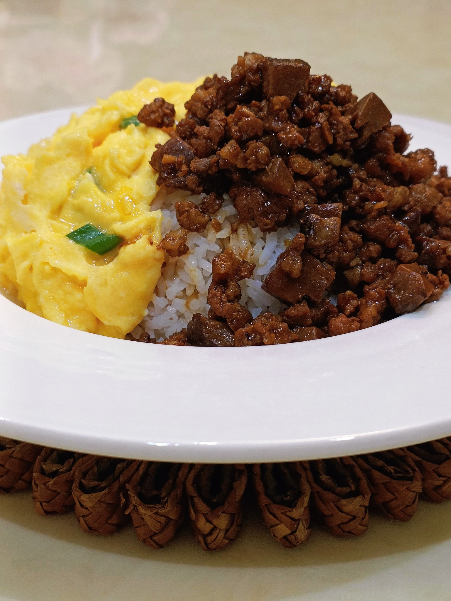 Minced pork and mushroom with smooth omelette rice