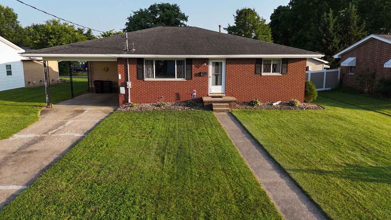 🏡 UNDER CONTRACT! 🎉 Great news! 234 Woodlawn Ave in Belpre, is
