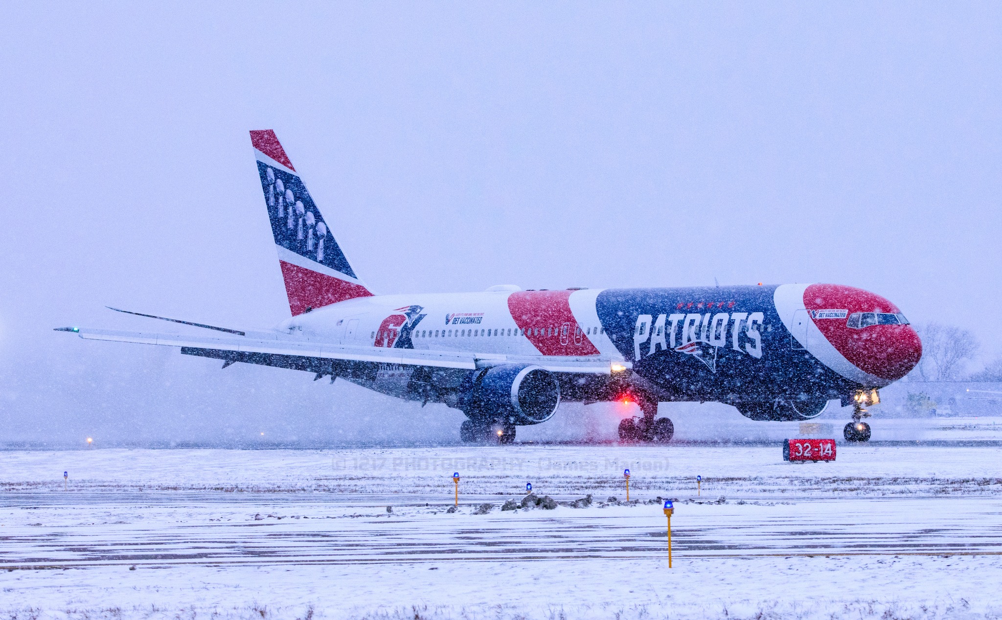 Northwest Orient Airlines Boeing 727 deicing at Boston