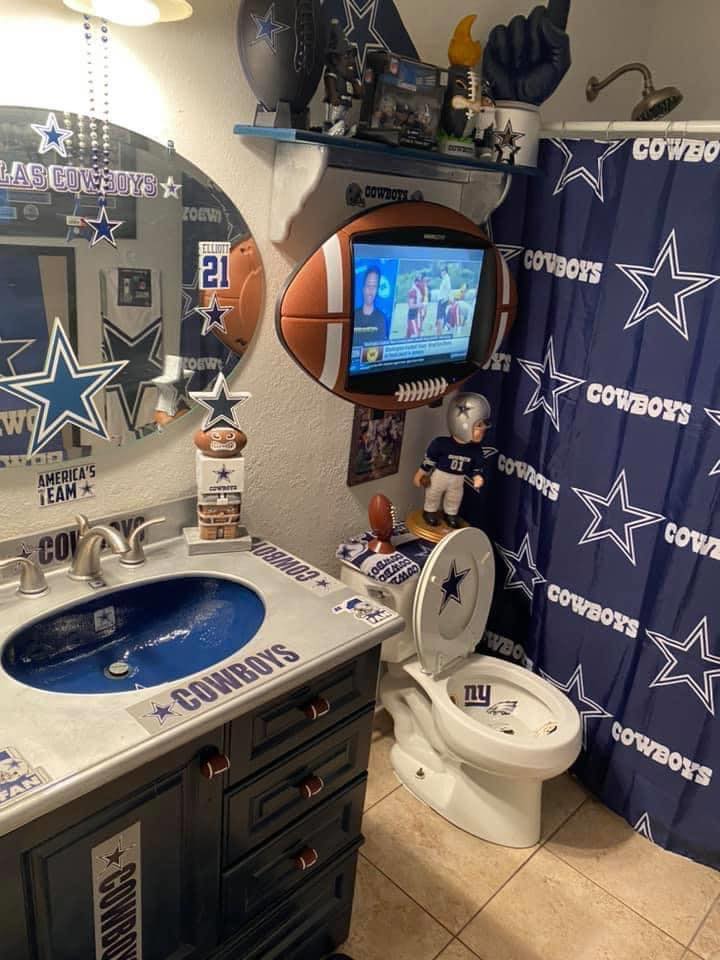 Nfl Memes There S Shit All Over This Bathroom Someone Needs To Clean It Up Facebook