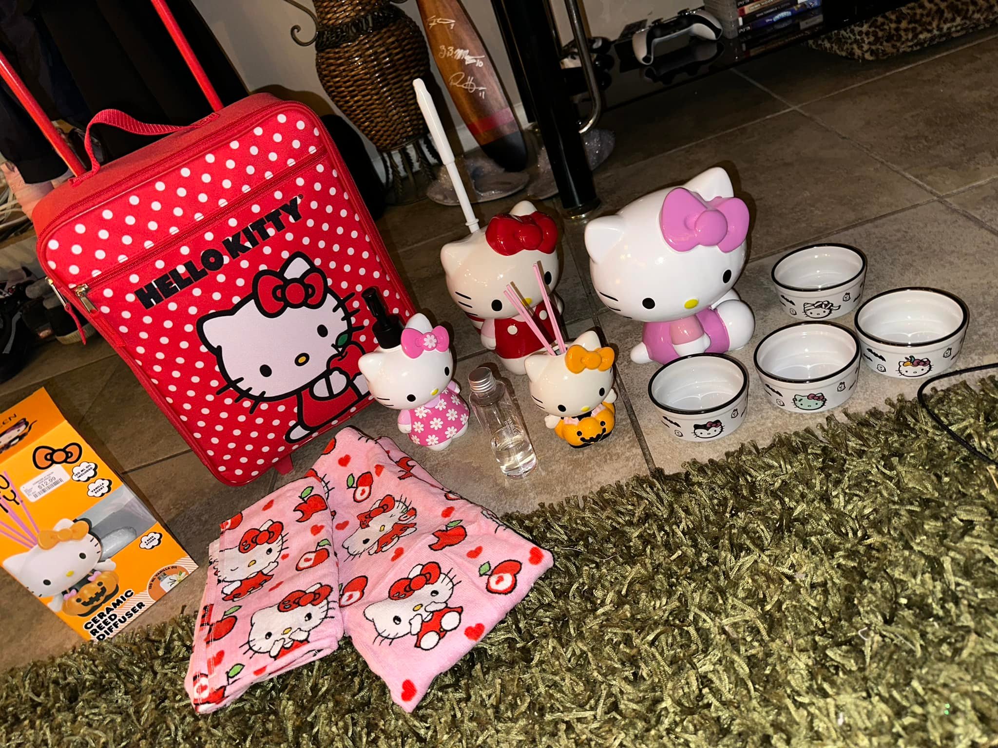 First display I've been able to take and I got 8 hello kitty balls🥰