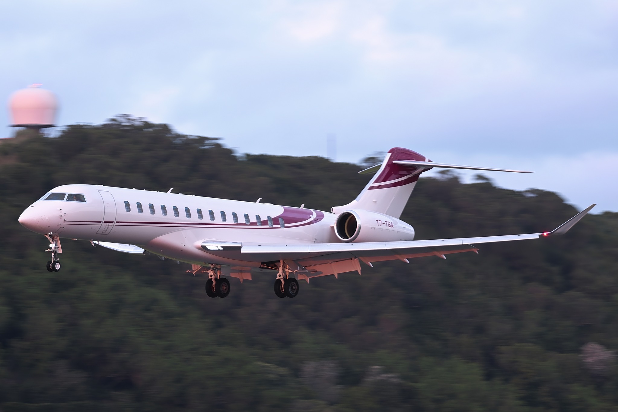 Zürich 21.7.2025, T7-DUA, Hawker 900XP, Avcon Jet San Marino