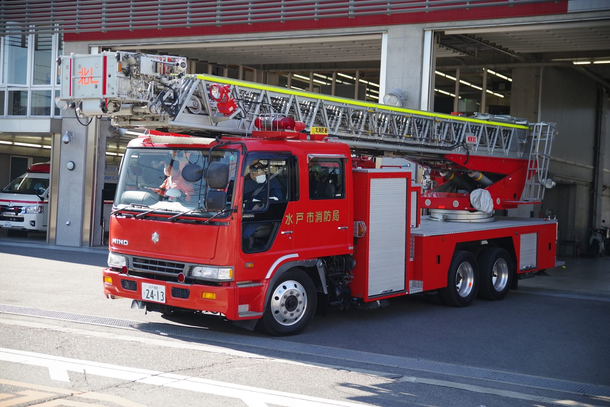 ついに代替更新された水戸市消防局のスーパードルフィンプロフィア梯子