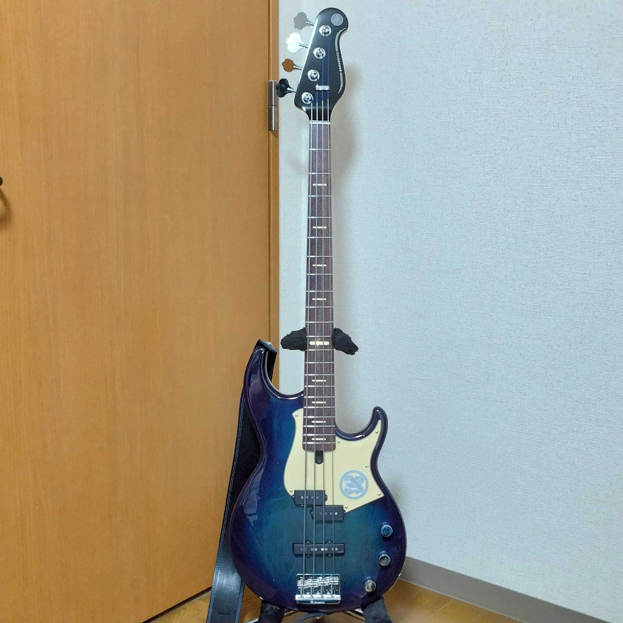 New Yamaha BBP34 bass in moonlight blue with D