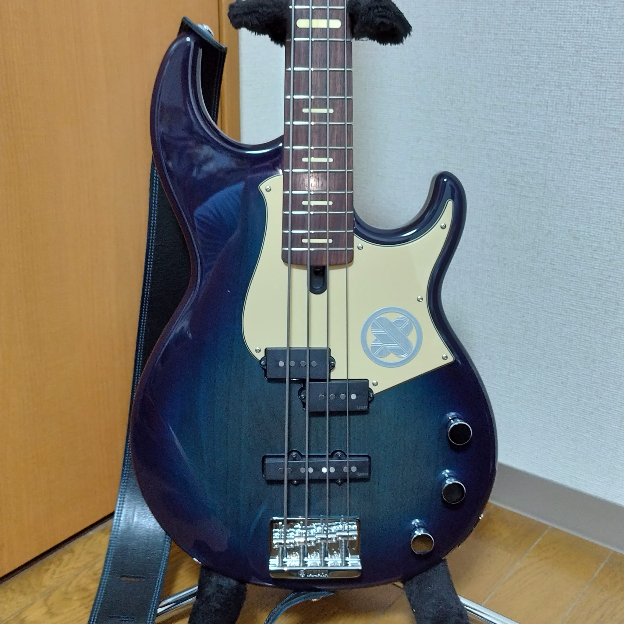 New Yamaha BBP34 bass in moonlight blue with D