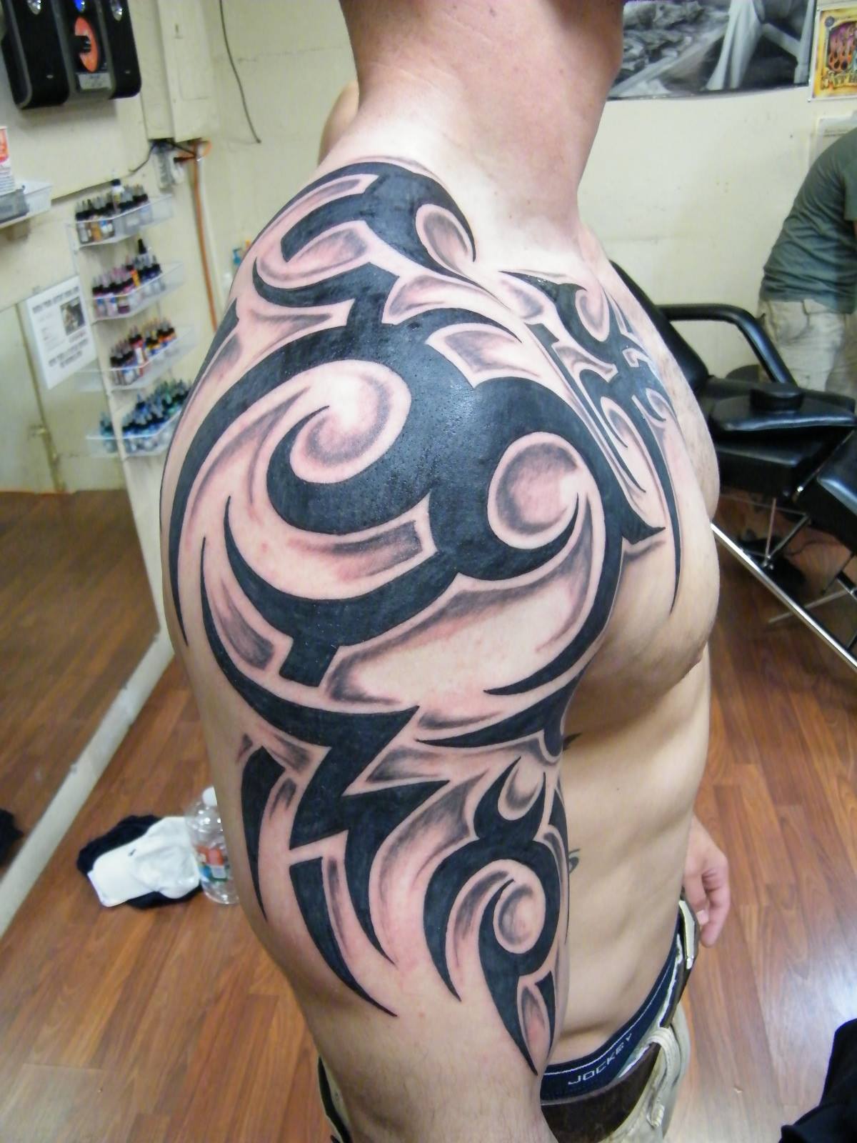 Tatouage Tribal Homme Bras Epaule