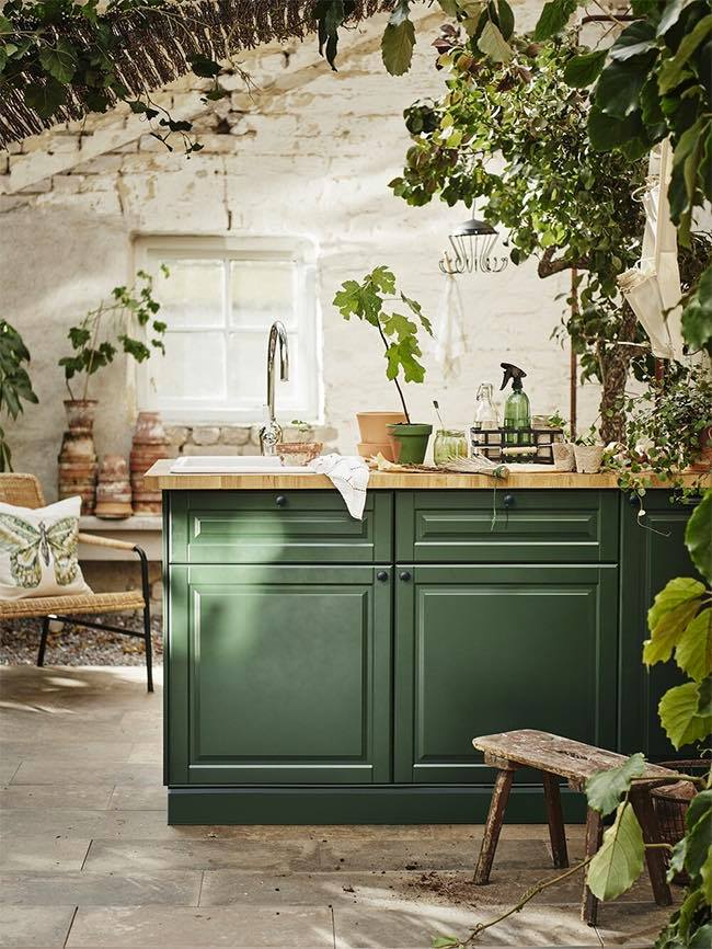green dresser ikea There's this idea that furniture always looks like IKEA furniture. I disagree. One of the pieces in their new drop is a 6-drawer with framed drawer fronts and brass-effect handles partysets
