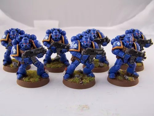 Are Scions of Macragge box set models monopose?