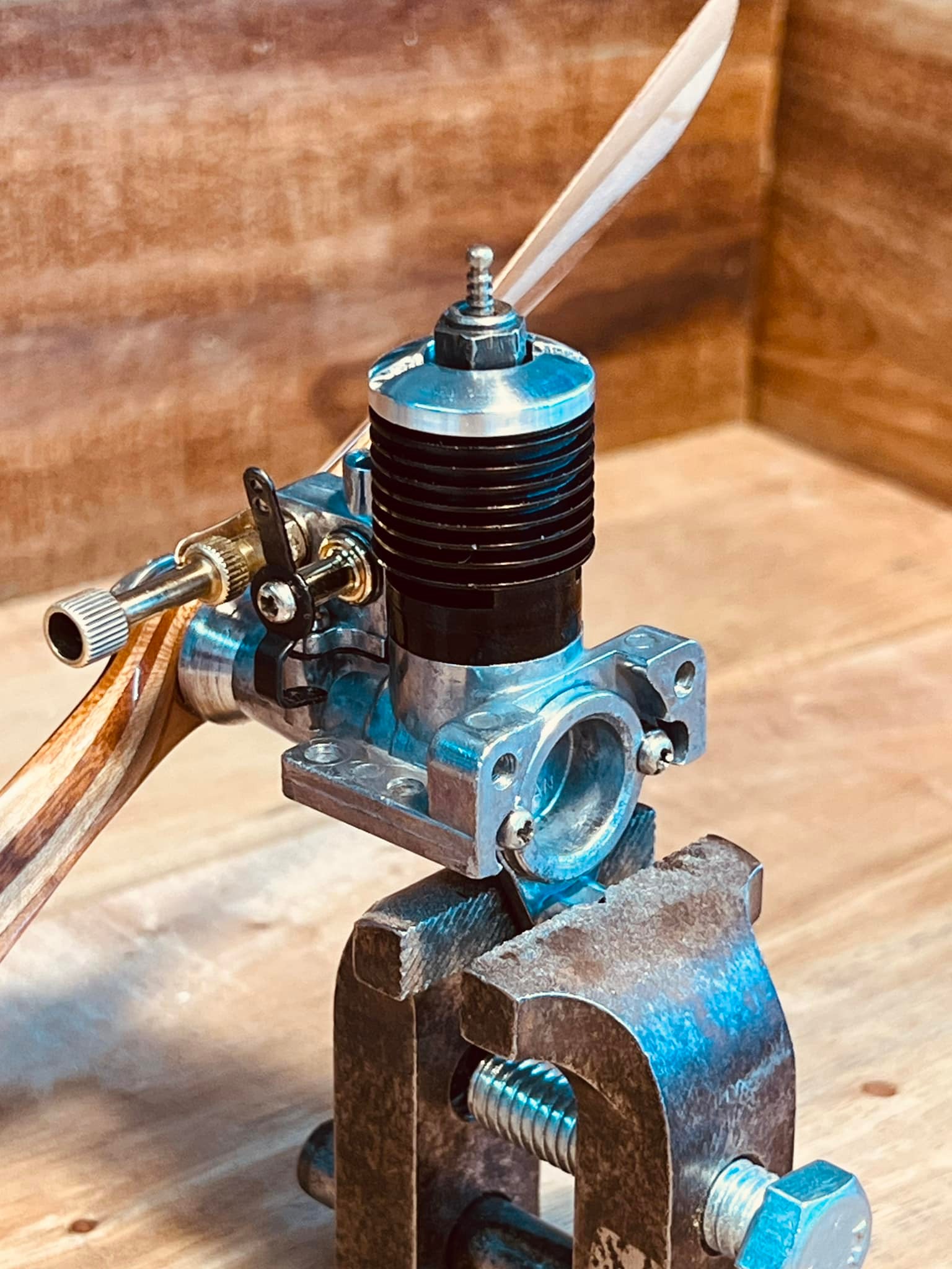 ラジコン飛行機 エンジン ENYA 10 T.V. Restored Enya .10 model engine with RC carb