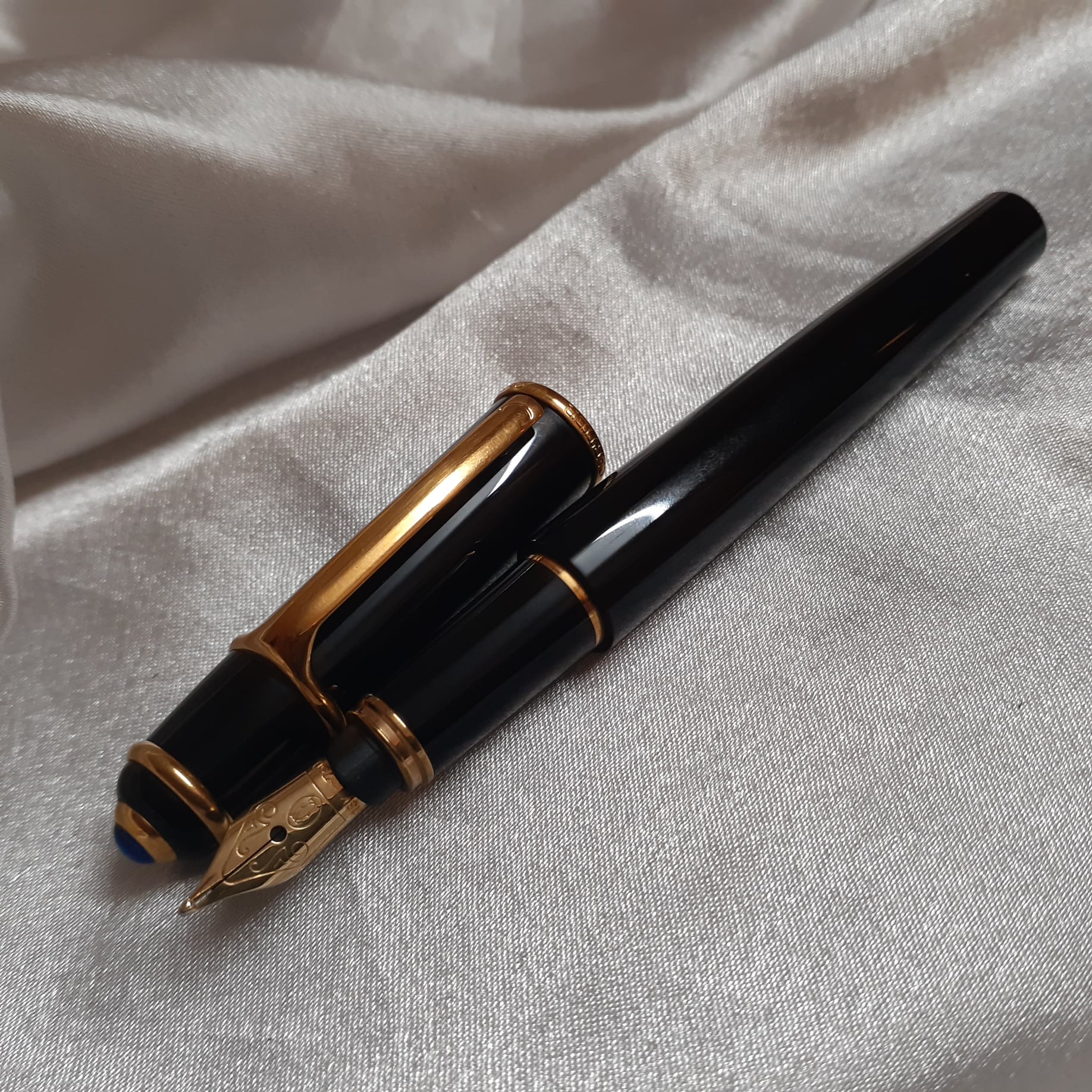 cartier diabolo mini black gold trim 18kt fountain pen