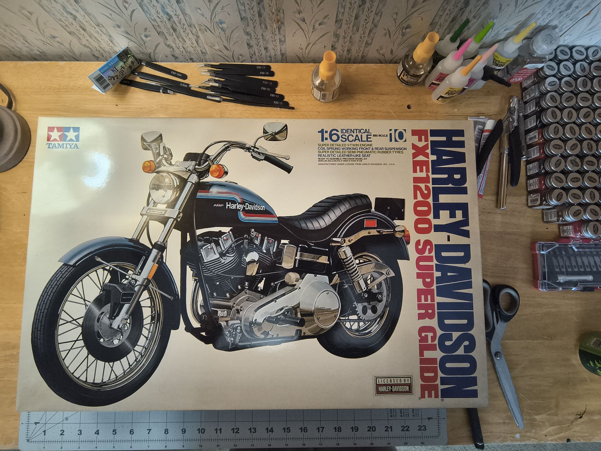 Building Tamiya's 1:6 scale Harley Davidson FX1200 Super Glide