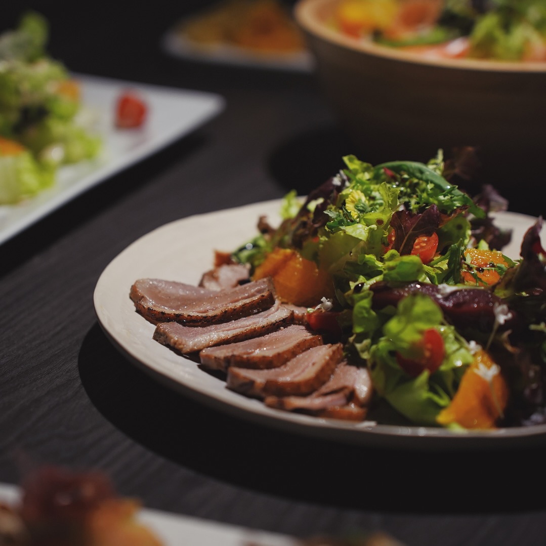 Caveyard by -1 - 🦆 smoked duck breast salad 煙燻鴨胸橙酒油醋沙拉...