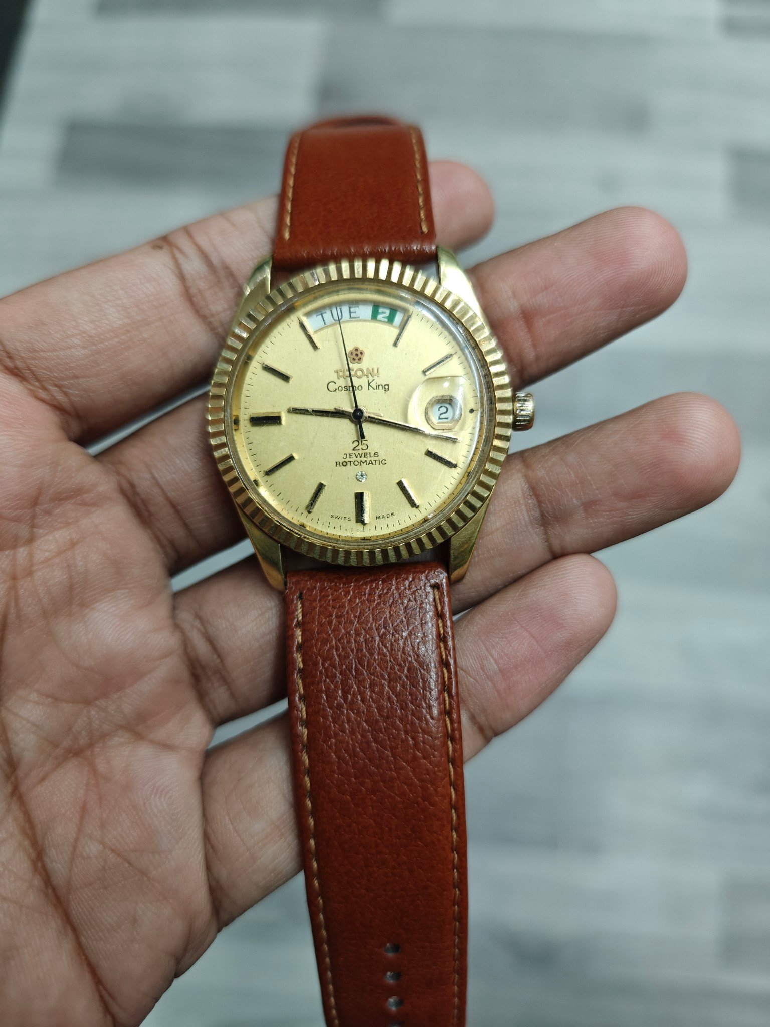 Titoni Cosmo King Automatic With Flake Champagne Dial Ref : 737 