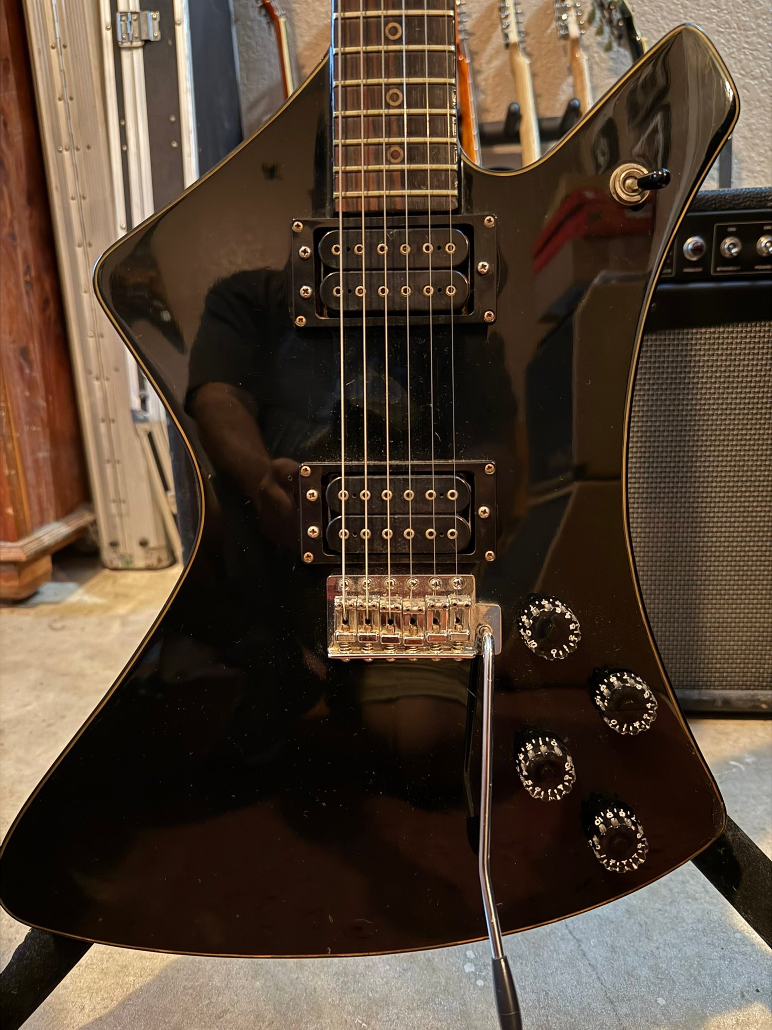 Washburn A20V guitar with Dimarzio pickups