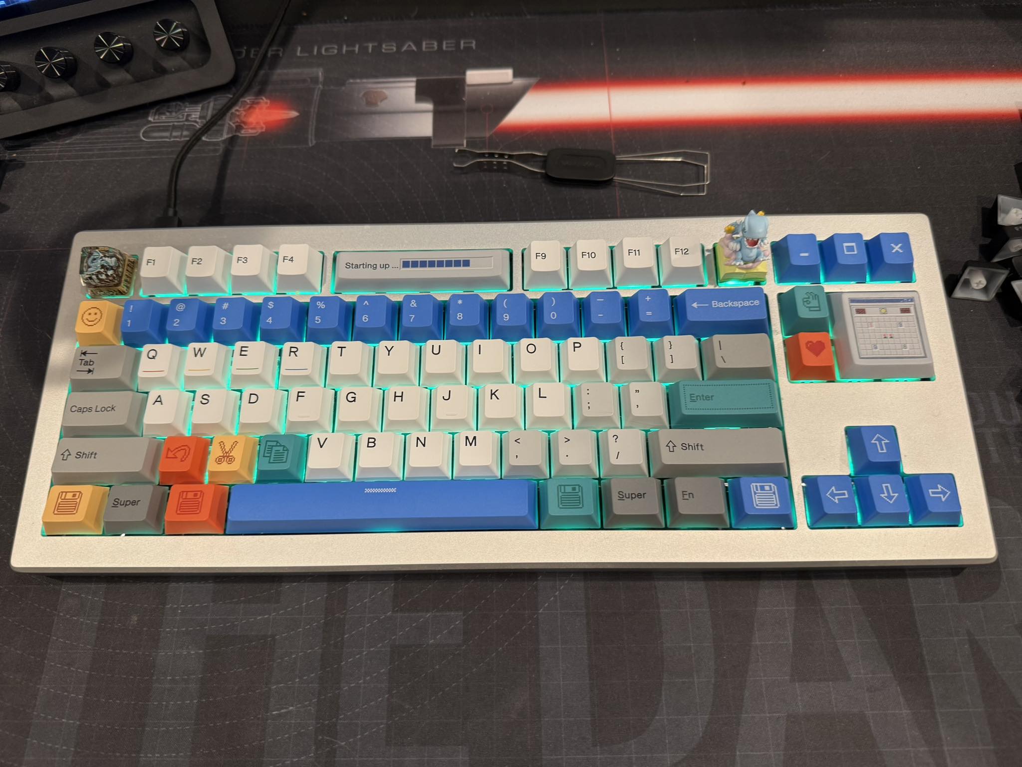 Windows 98 themed custom keyboard build