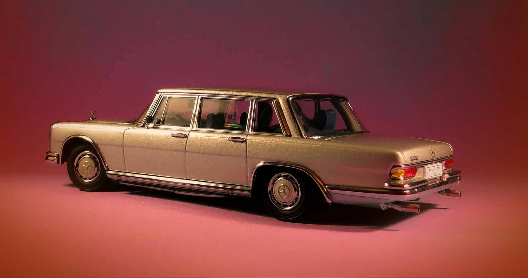 Mercedes-Benz SL 600 1:18 scale model by Autoart