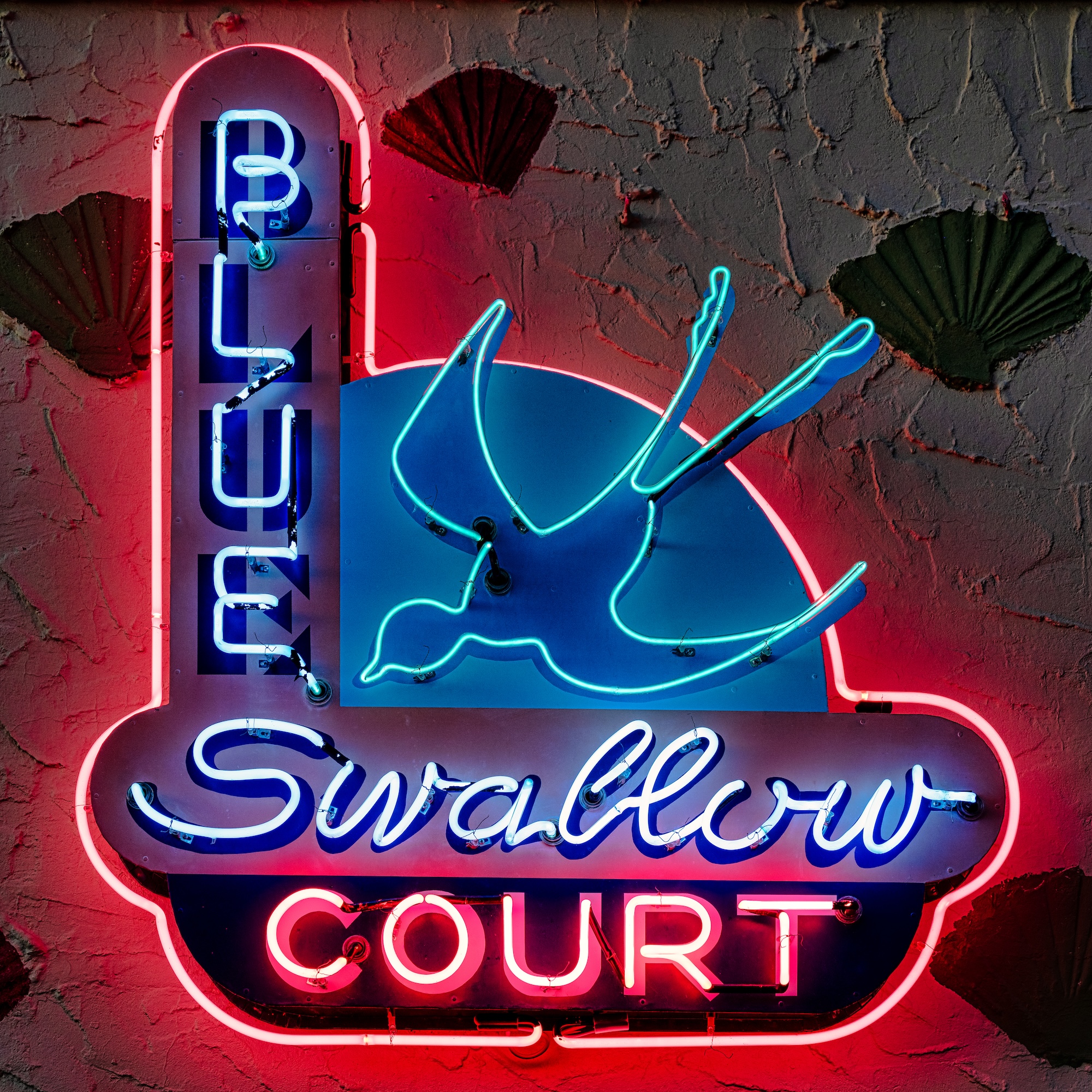 Best neon on Route 66 for a great stay