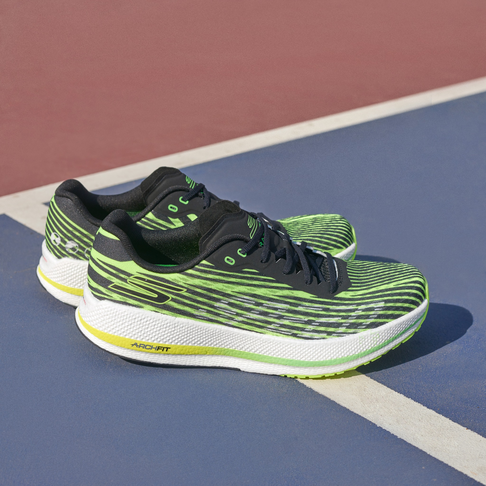 SKECHERS - เร็วเต็ม สปีด กับ SKECHERS Go Run Razor 4... | Facebook