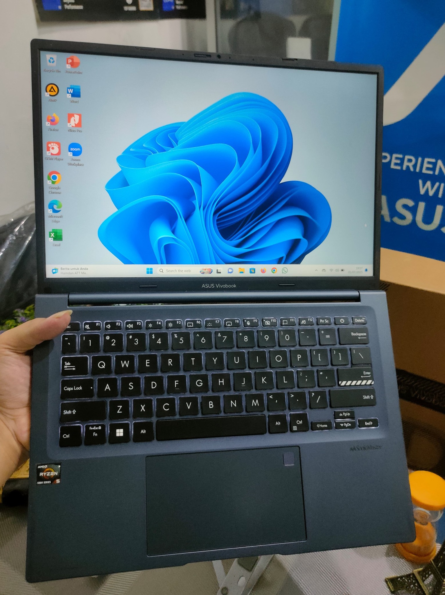 Asus vivobook m1403q Spesifikasi -Amd ryzen 5-5600h -Ram 16 gb 