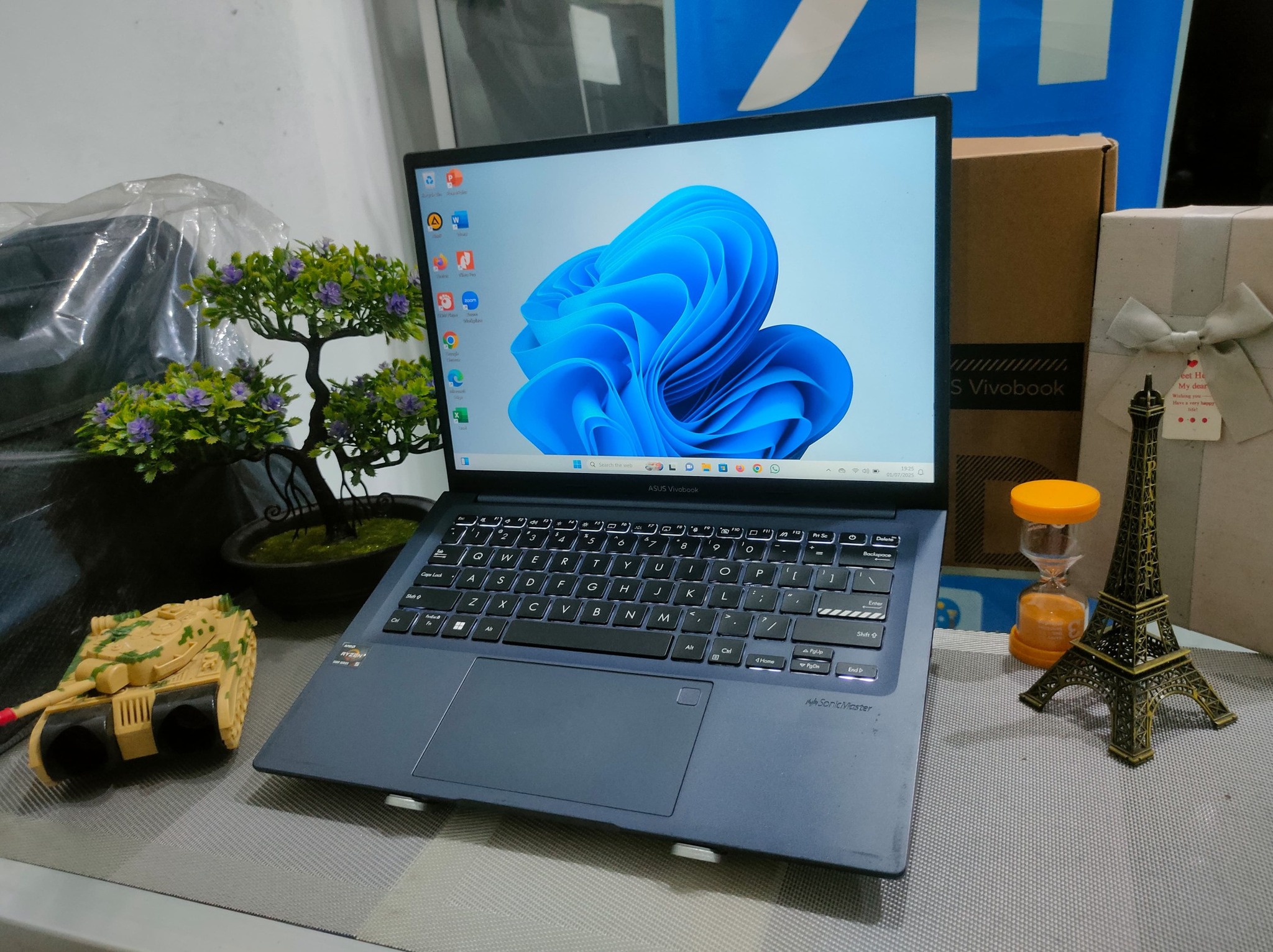 Asus vivobook m1403q Spesifikasi -Amd ryzen 5-5600h -Ram 16 gb 