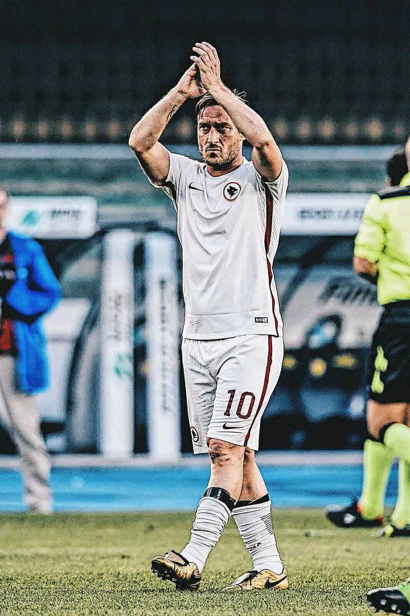 📅 32 years ago today: 🇮🇹 Francesco Totti made his debut with AS