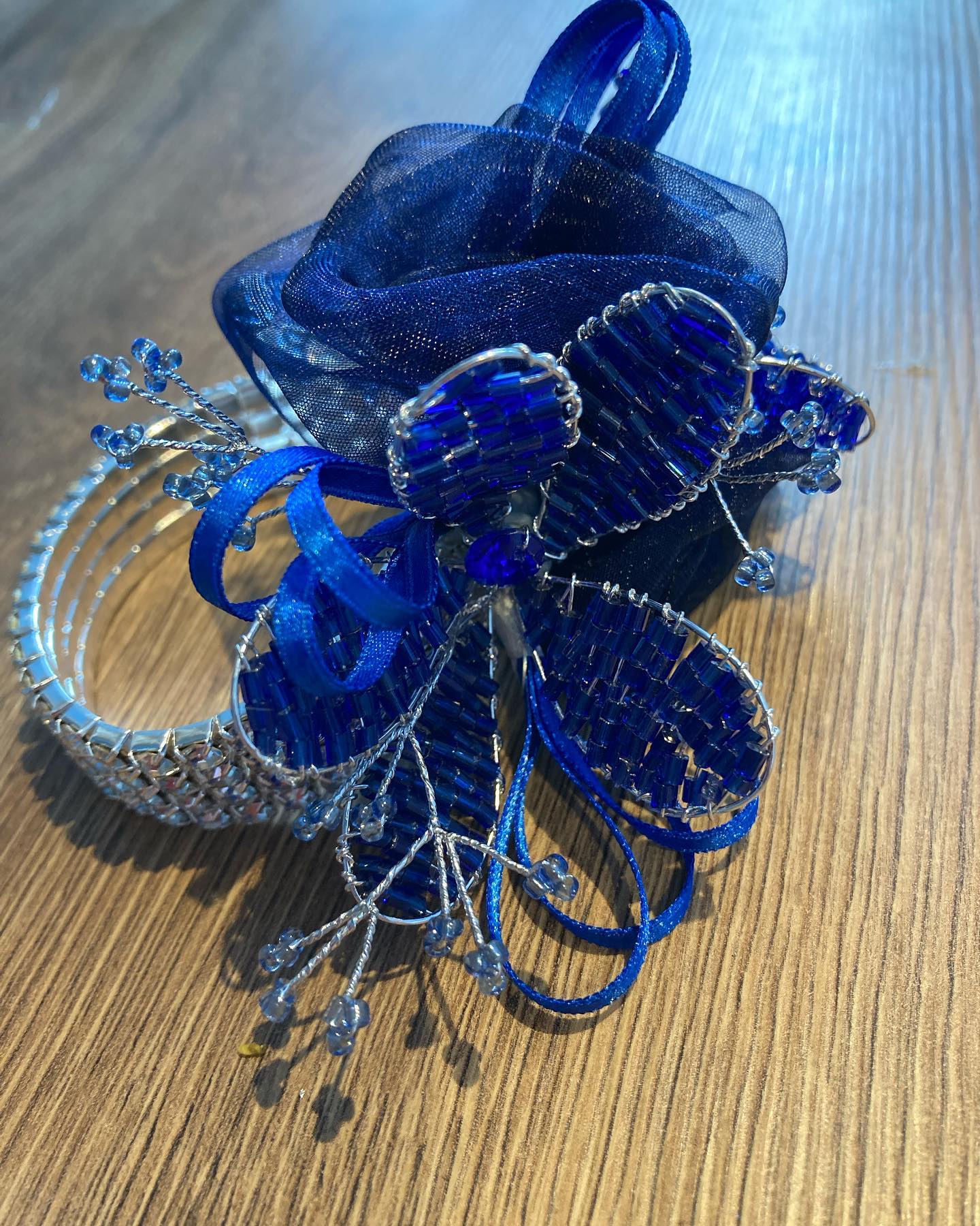 What Color Corsage for Navy Blue Dress