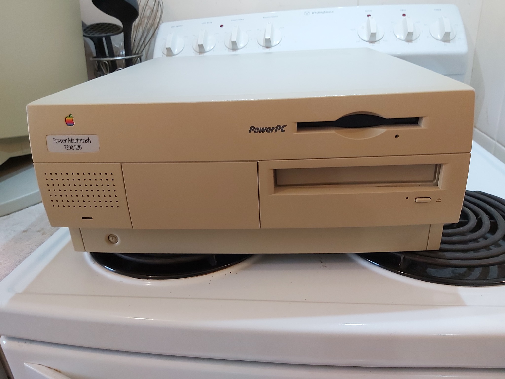 My 1996 Power Macintosh 7600/120 still boots up!