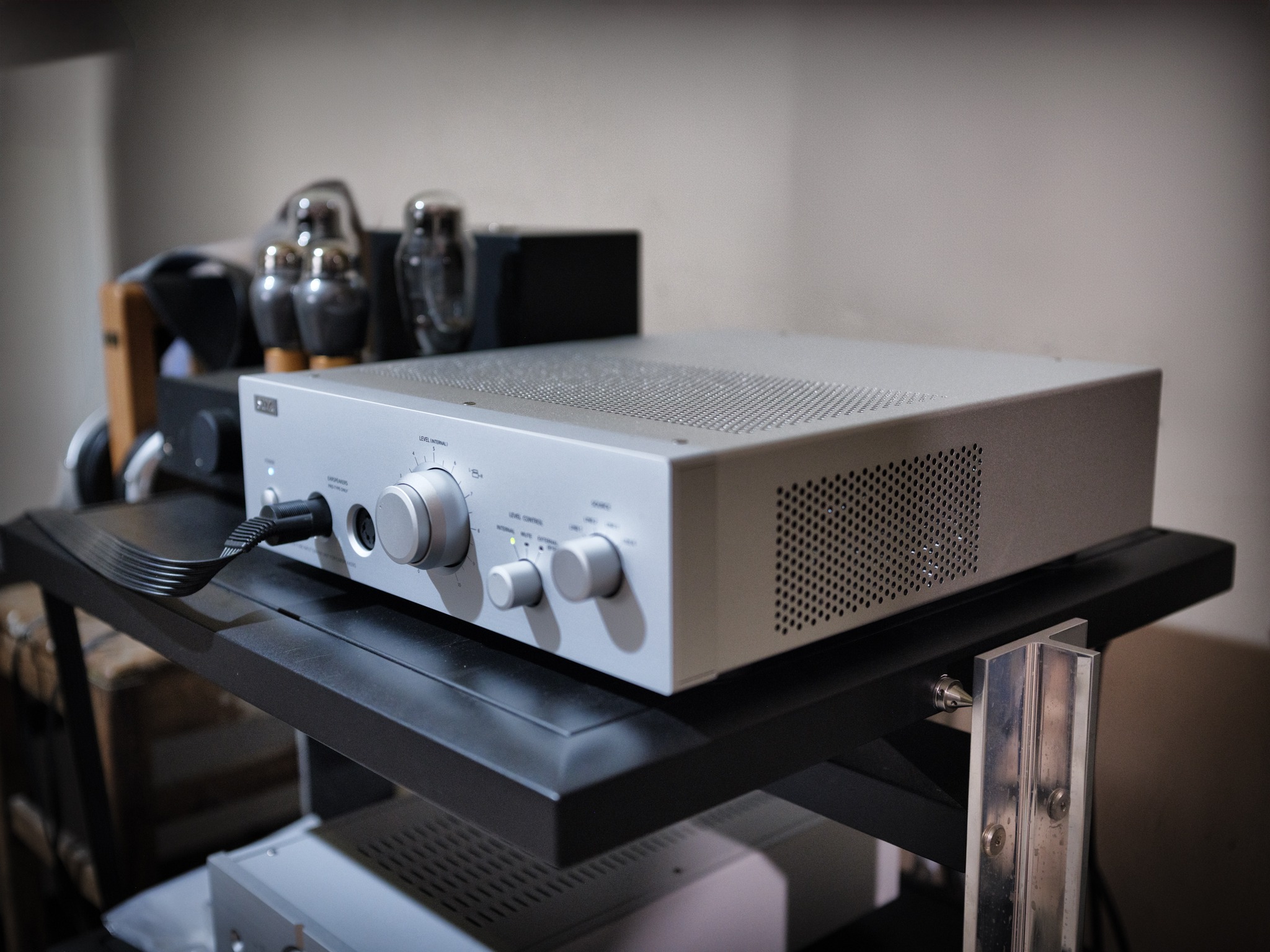 I got today my new Stax SRM-T8000. I had the 700T and liked it a 