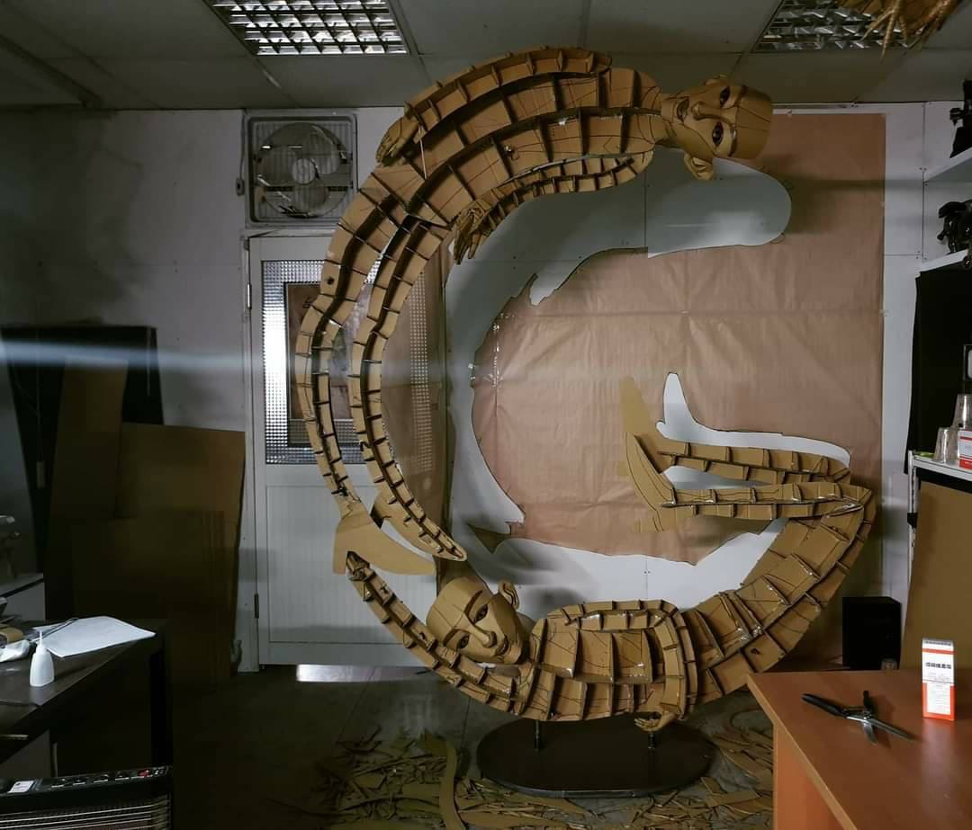 鍾凱翔 Kai-Xiang Zhong - 全骨架 完 直徑兩米三。 #cardboard #sculpture #cardboardart ...