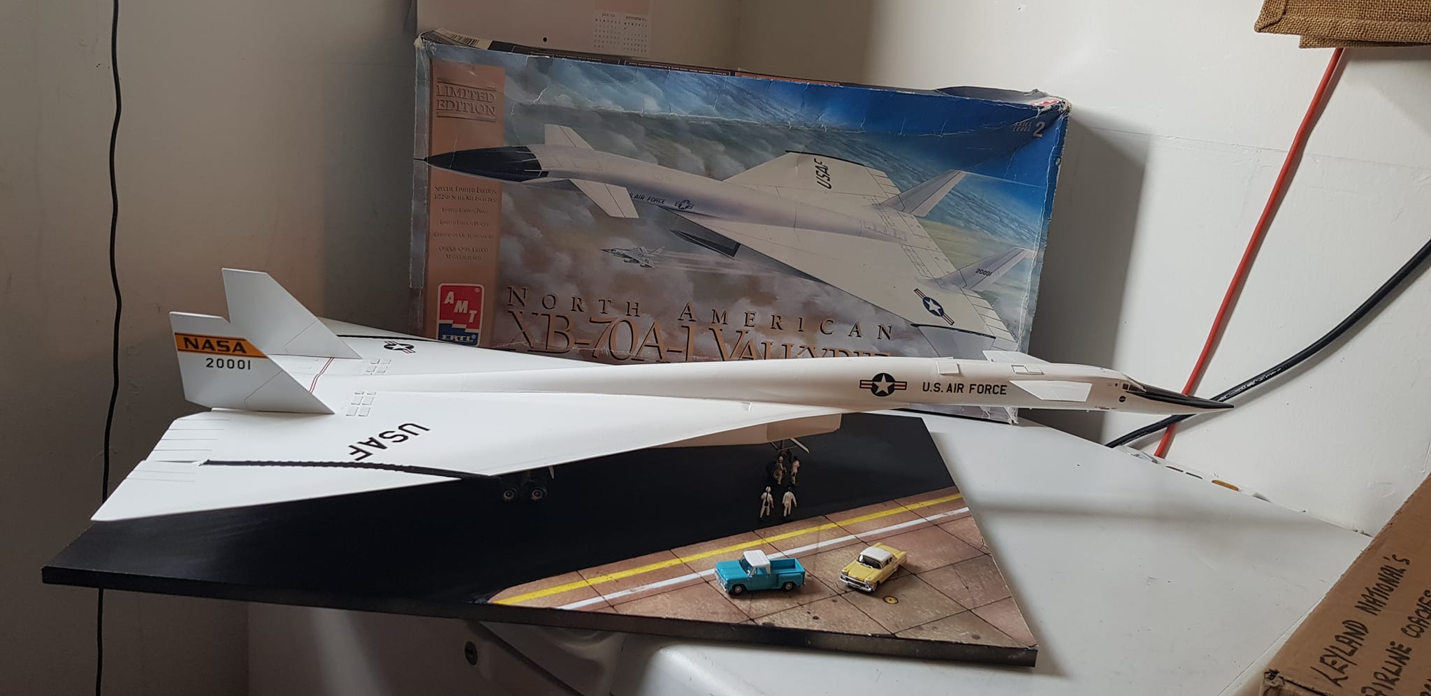 Building AMT/ERTL XB70 Valkyrie scale model kit