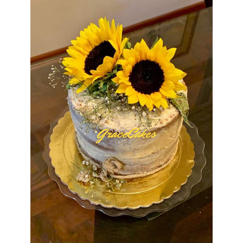 Grace Cakes Feliz cumpleaños Lupe!!!🌻🎂 Torta desnuda de...