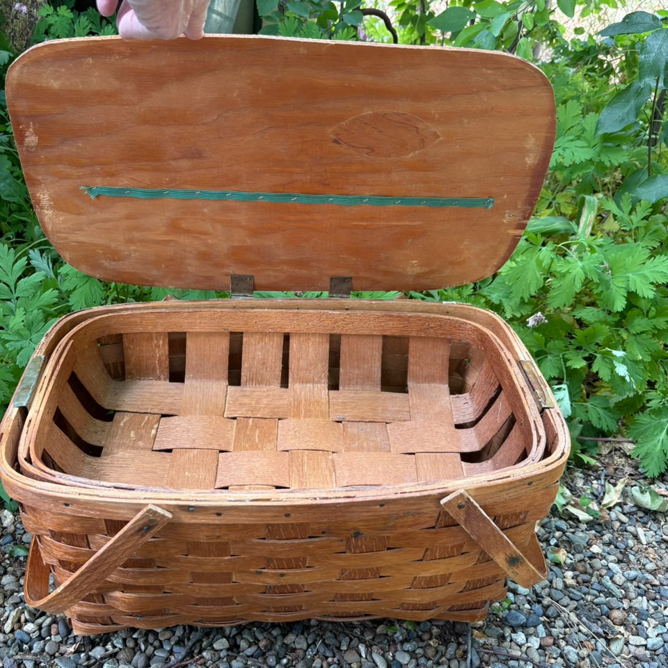 Vintage 50's Wov-N-Wood by Jerywils picnic basket with handles and