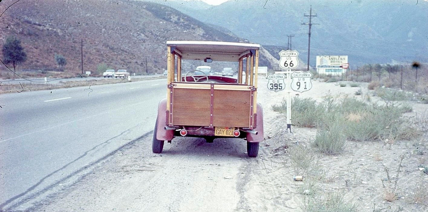 Here are a couple of autos pulled over next to Route 66 near