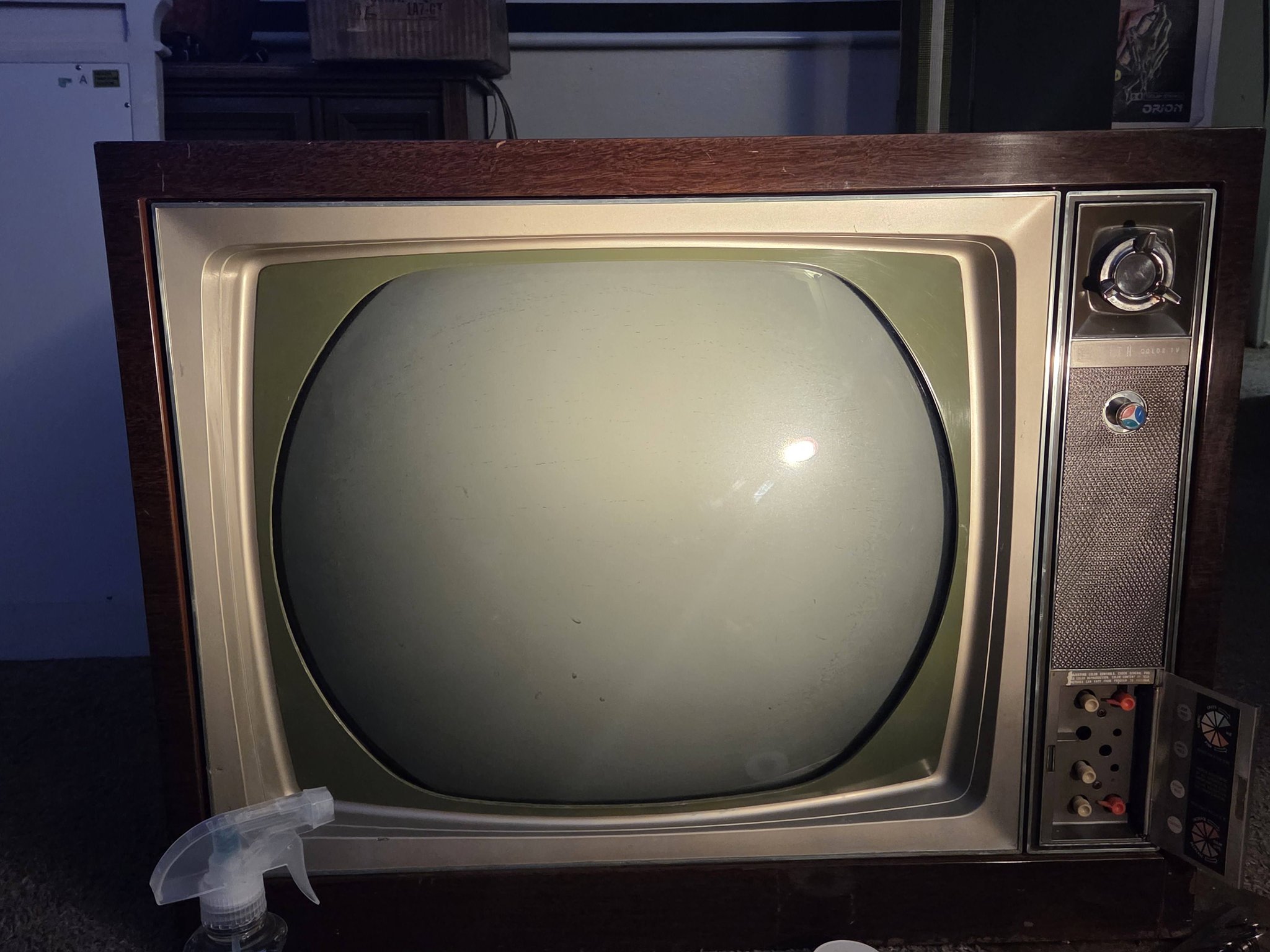 A 1973 Zenith TV Super Chromacolor Brochure.