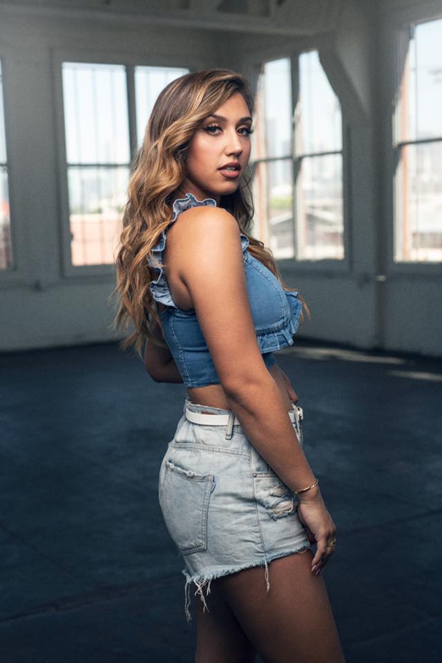 Citizen - Hi!! I'm Hannah Mrozak 🌻 I used to dance! Took classes