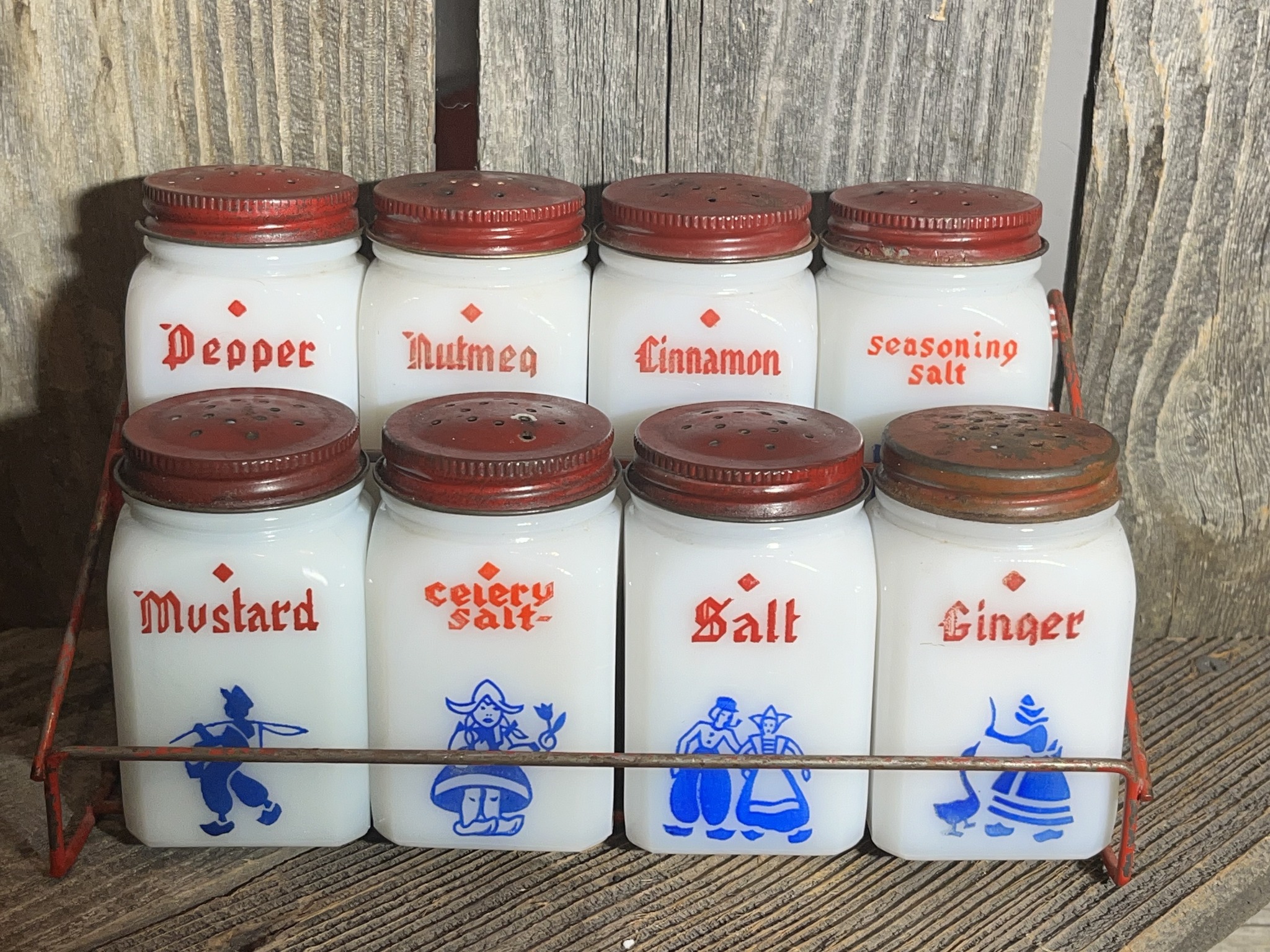 Dating a pre-1950s vintage spice rack