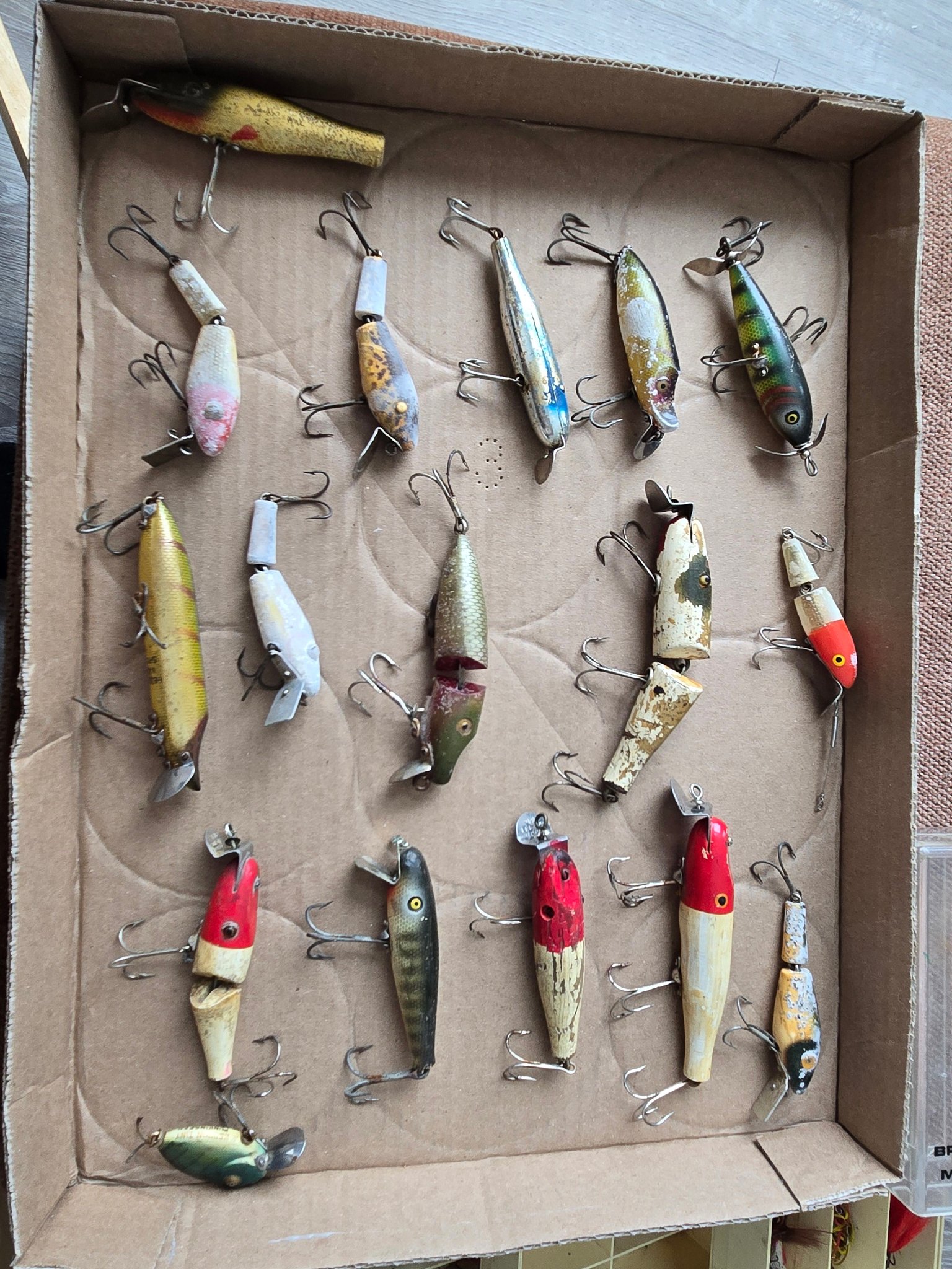 collectible fishing lures russell e lewis Modern Lure Collectibles, Vol. 1: Identification & Value Guide: Lewis, E.: 9781574322774 Books Daiwa Lexa HD Baitcasting BHBCP90-HDRBT Paw Paw color:Jack Pot