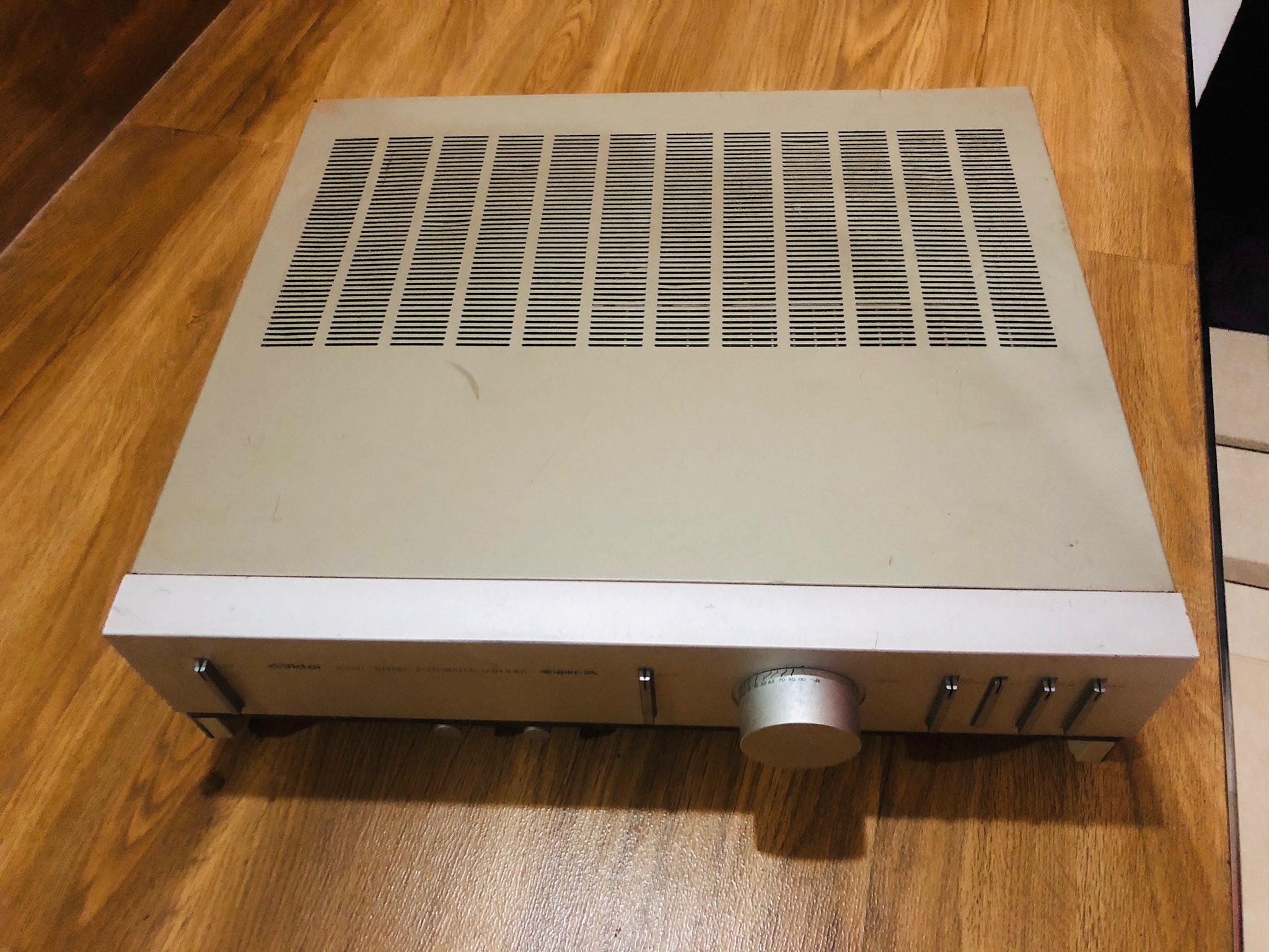 Mint condition Victor A-X5D Stereo Integrated Amplifier. 75W per