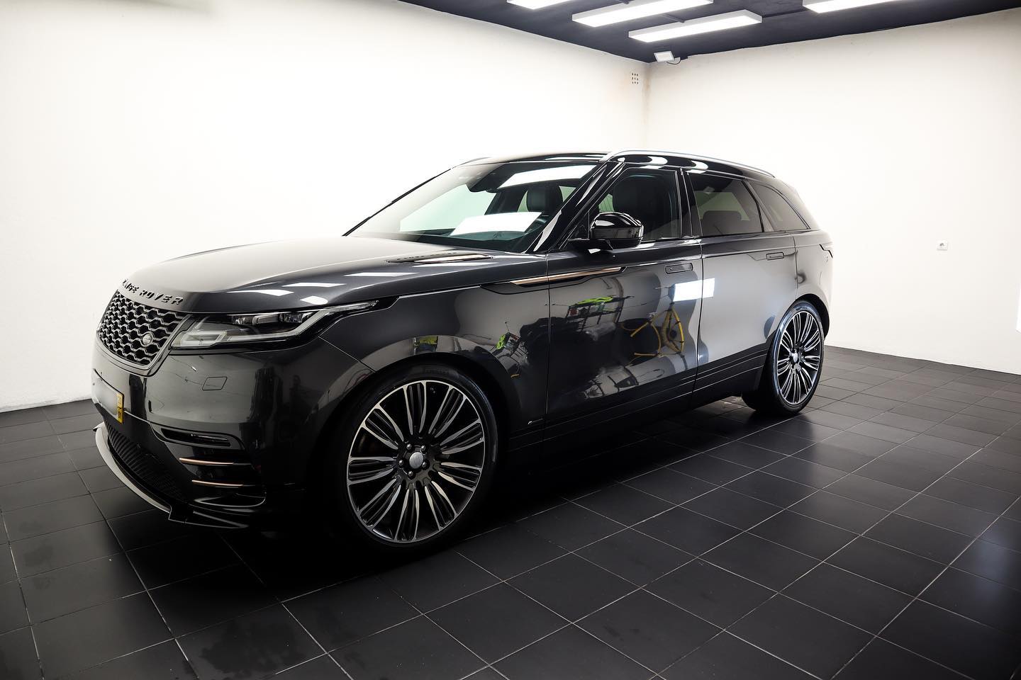 Reverse Lab - Range Rover Velar Foi feito um polimento de...