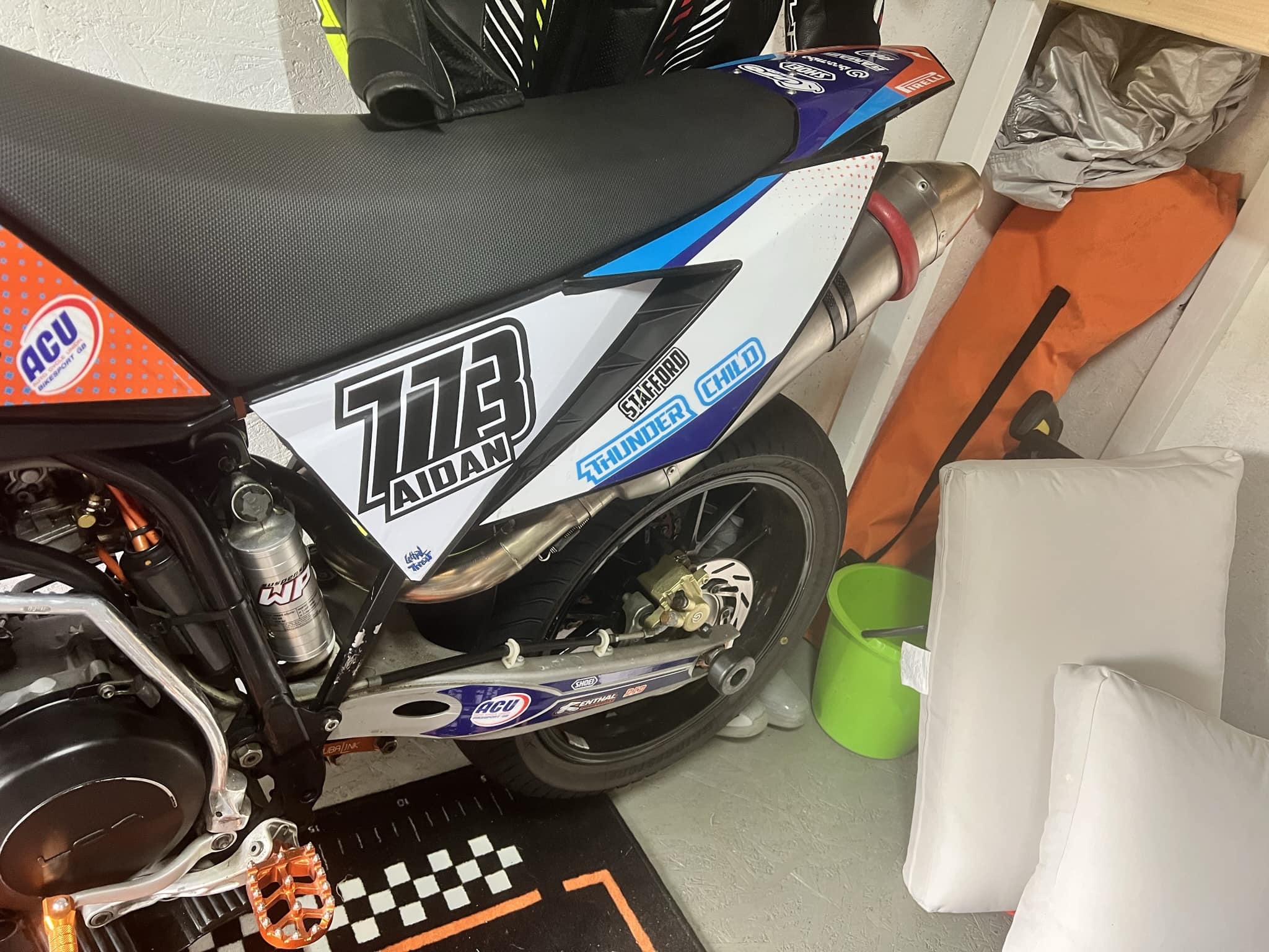 Suzuki GSX 1400 blue and white Final Edition tail unit wanted