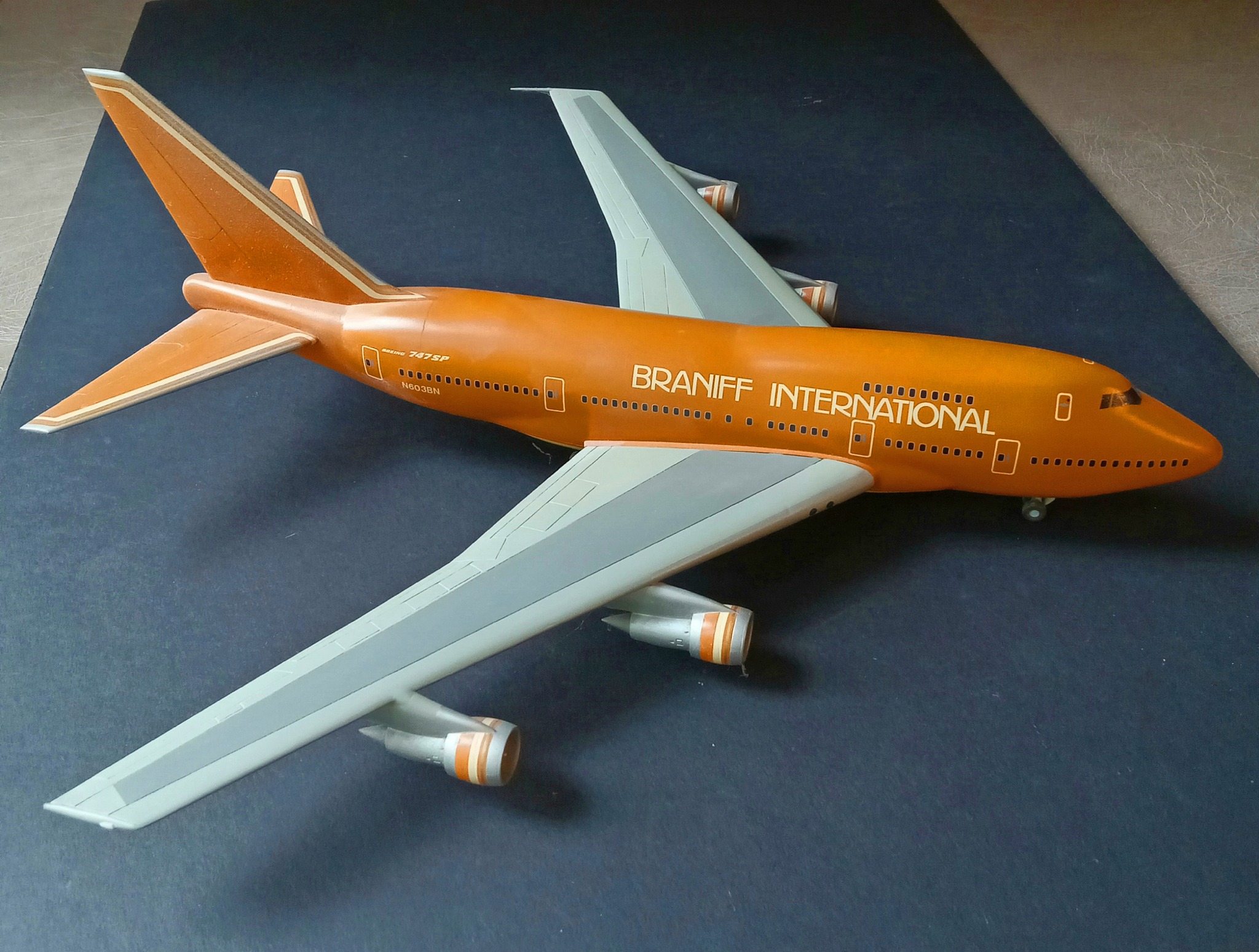 Boeing 747-8 in 1/144 scale made by Ian Steloz. Great work.