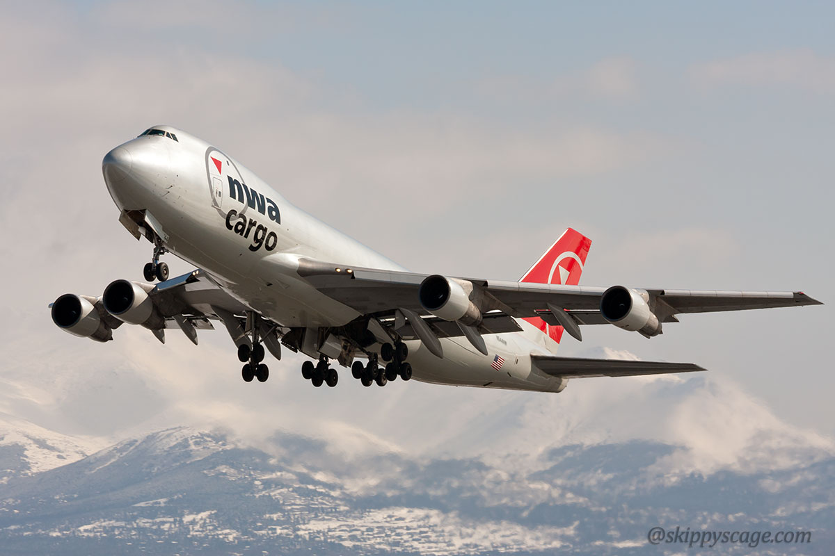 NW Cargo 747-200F, Kai Tak 1996. #boeing747 #kaitak #northwestairlines