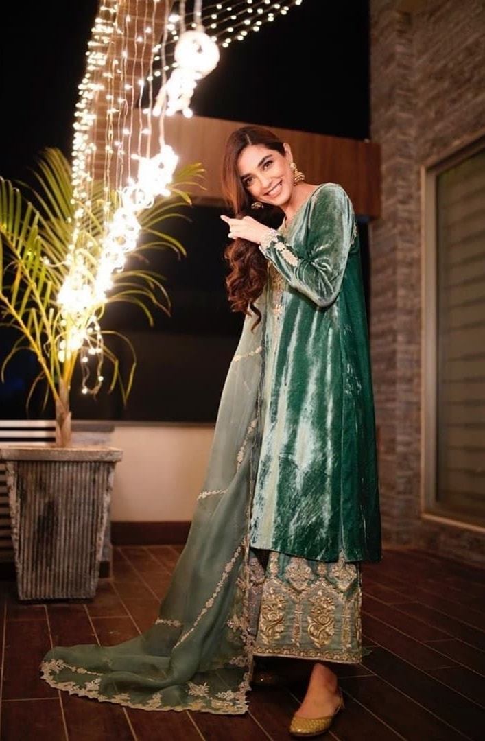 maya ali green dress MayaAli looks extremely gorgeous in these recent clicks 😍 📷 @bilalsaeedphotography maya ali velvet dress